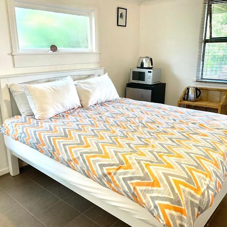 Waiheke Onetangi Close To Beach Екстериор снимка