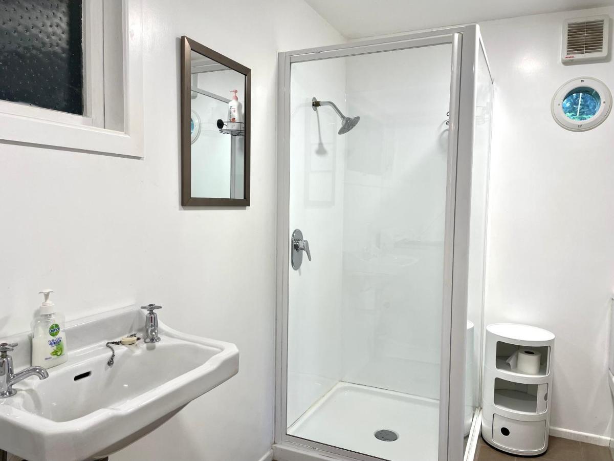 Waiheke Onetangi Close To Beach Екстериор снимка